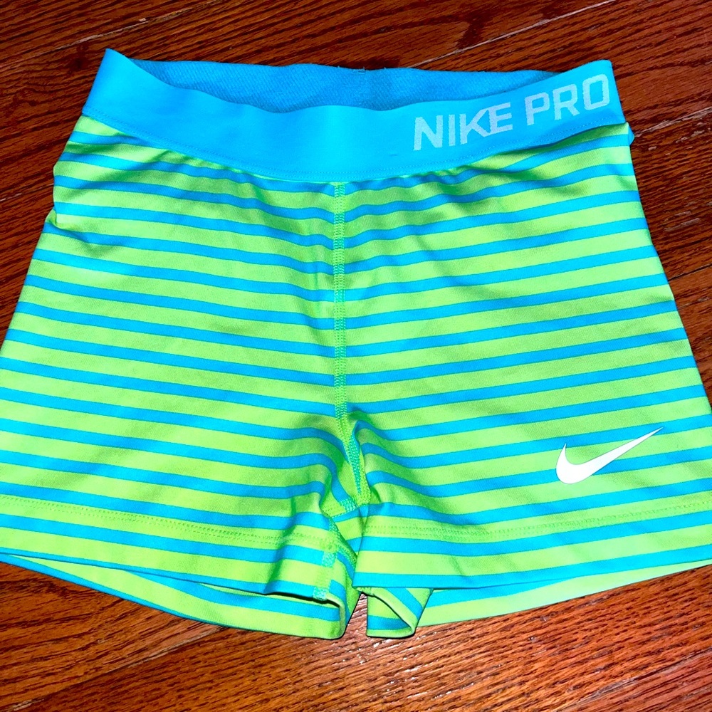 Nike pro shorts small